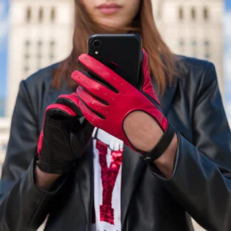Czerwone rękawiczki samochodowe dla kobiet