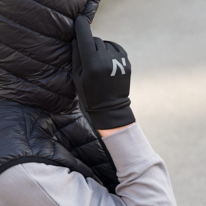 black sports gloves