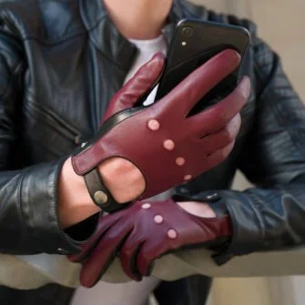 Men's maroon car gloves with touchscreen technology