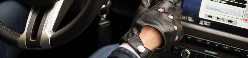 czarne rękawiczki męskie z technologią touchscreen